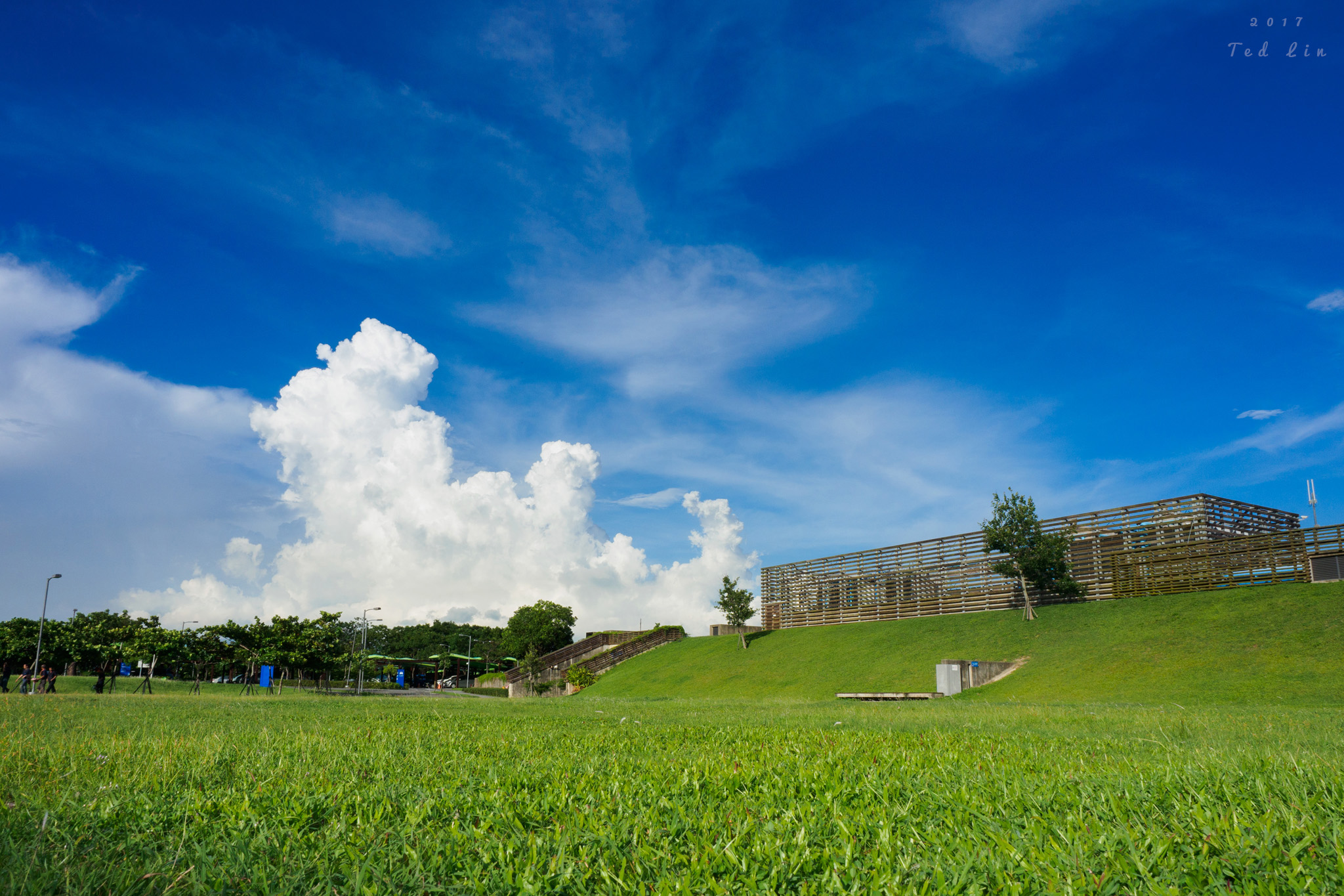 藍天綠地。輕踩台南歷史博物館