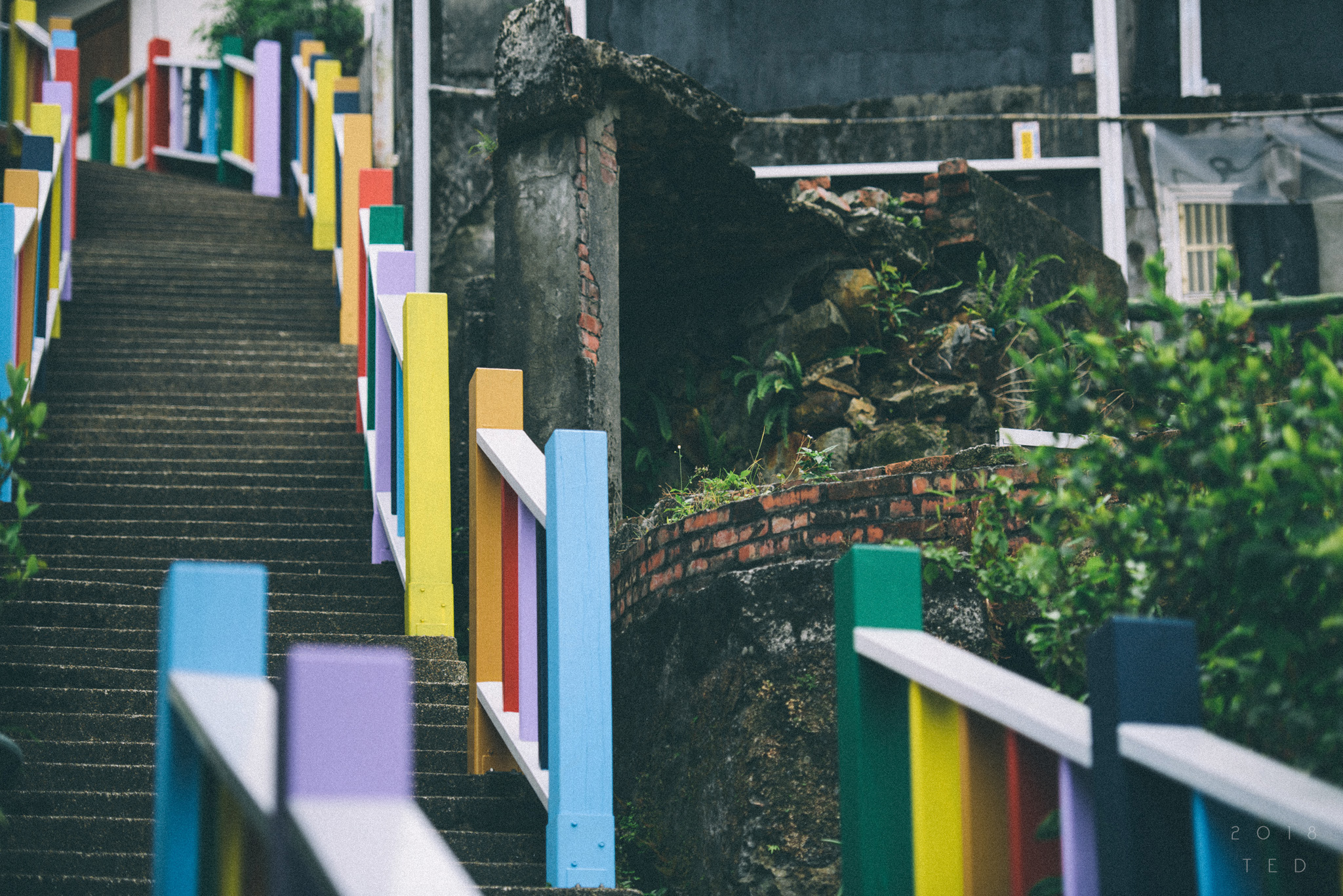 就是想拍一些蕭瑟感。九份、金瓜石、祈堂老街