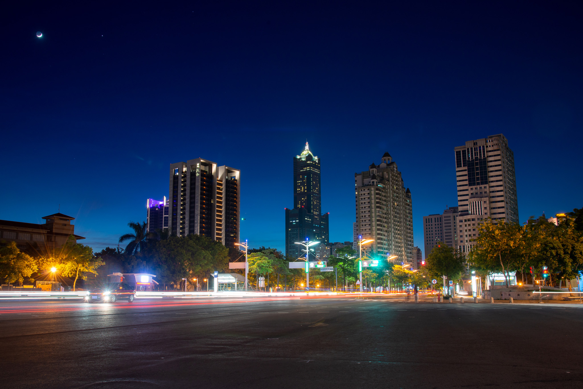 憶。夜高雄。中山民權路口